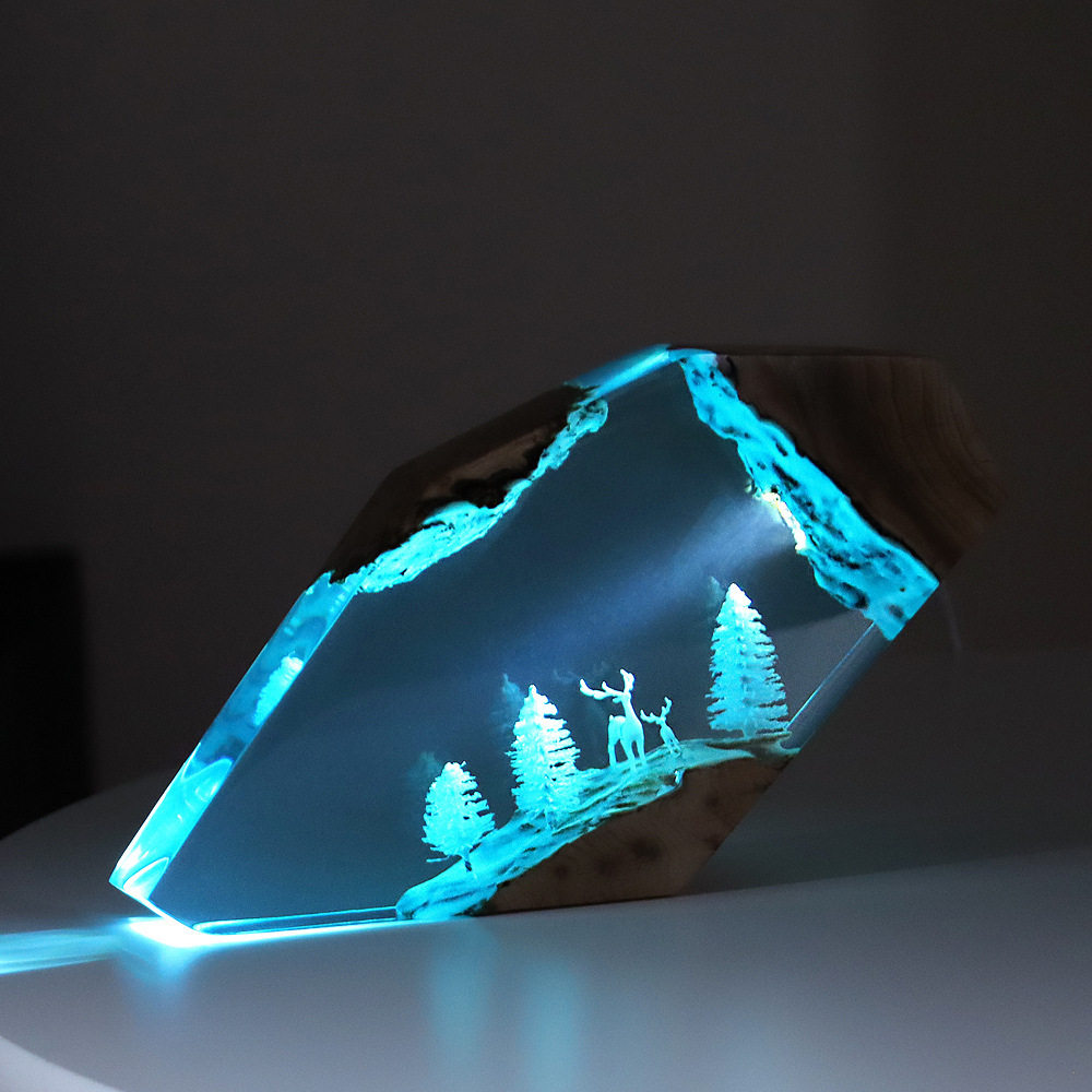 Crafting Resin - تحفة فنية مكتبية مضيئة مخصصة بتصميم