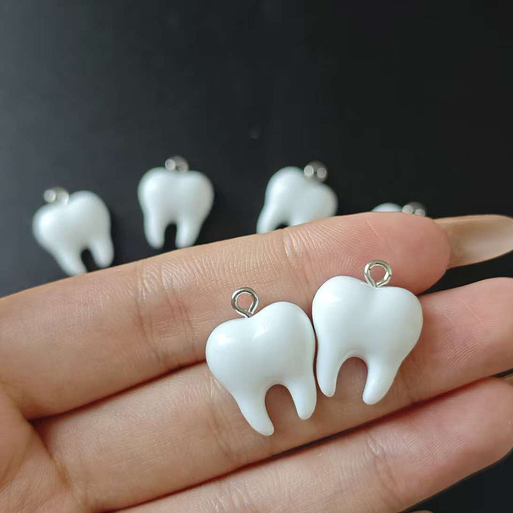 10 قطع من قلادات الأسنان الرات - مراجعة Resin Craft Projects وسعره