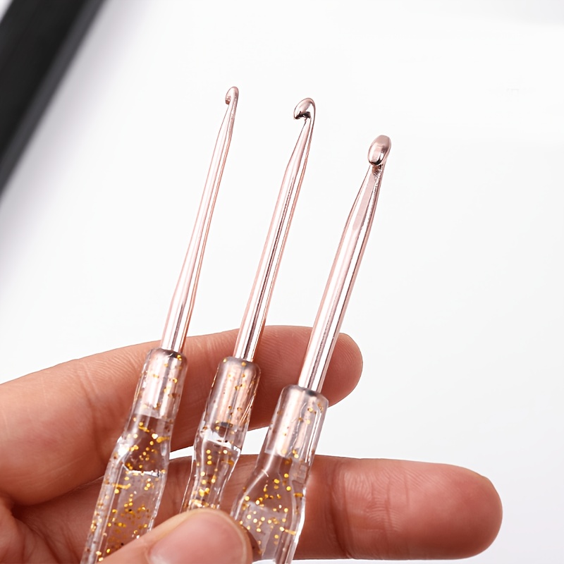 مجموعة إبر كروشيه شفافة لامعة  - مراجعة Resin Glitter Pack وسعره