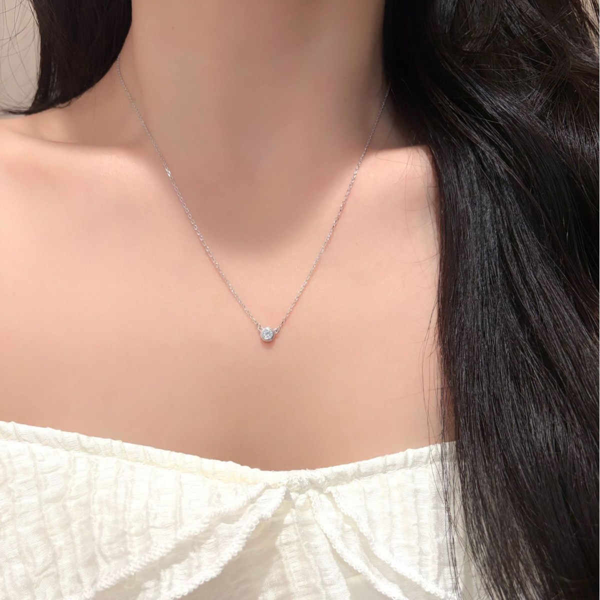 قلادة نسائية من الفضة الإسترلي - مراجعة Bezels Set Pendant وسعره